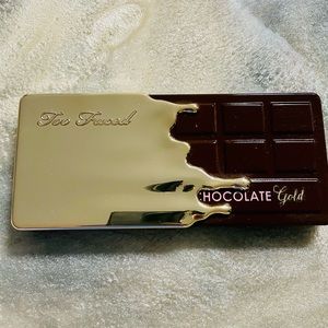 Too Faced Chocolate Gold Eyeshadow Palette SMELLS LIKE CHOCOLATE 🍫